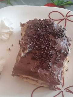 Una foto de Tarta de galletas con natillas de chocolate