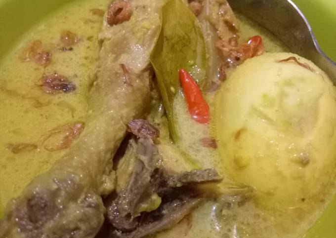 Opor Ayam Telur