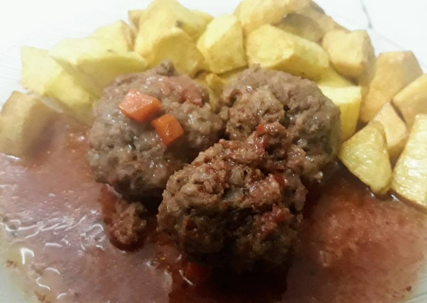 Albóndigas con Papas Cubos Fritas! 🇦🇷❤️