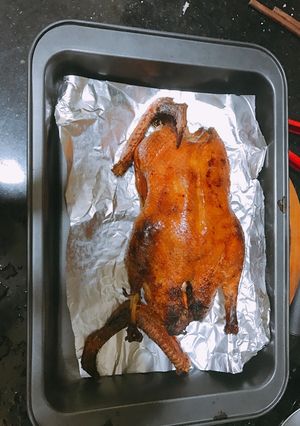 Hình của món Vịt quay giòn bì.