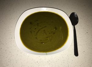 Una foto de Sopa desintoxicante en base a clorofila