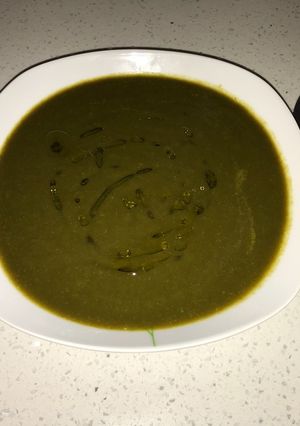Una foto de Sopa desintoxicante en base a clorofila