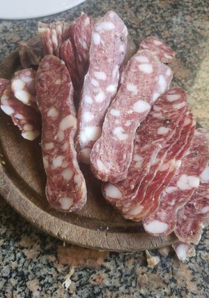 Una foto de Salames Caseros tipo Colonia