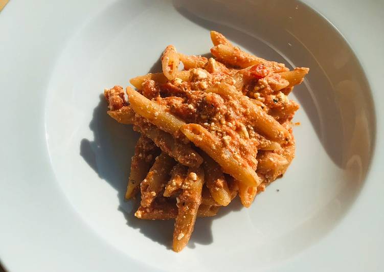 Penne con ricotta e pomodoro