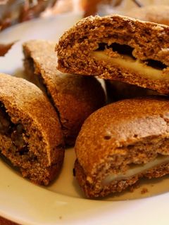 Una foto de Bollos preñaos de morcilla y queso