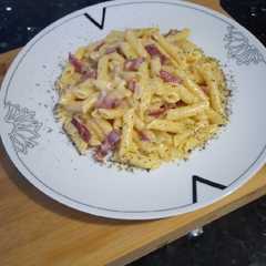 Una foto de Pasta Carbonara con Jamón Serrano y Champiñón