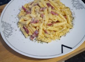 Foto principal de Pasta Carbonara con Jamón Serrano y Champiñón