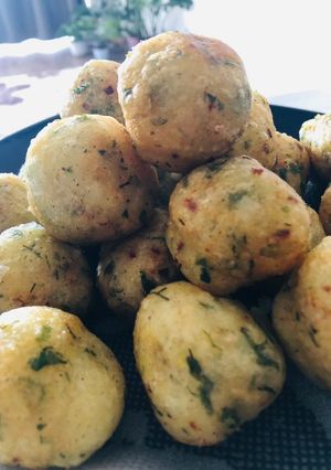 Mozzarellával töltött krumpligolyó recept fotója