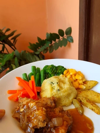 Langkah Mudah untuk Membikin Resep Steak Ayam Saus Jamur dengan Mashed Potato yang Lezat Anti Ribet, Menggugah Selera