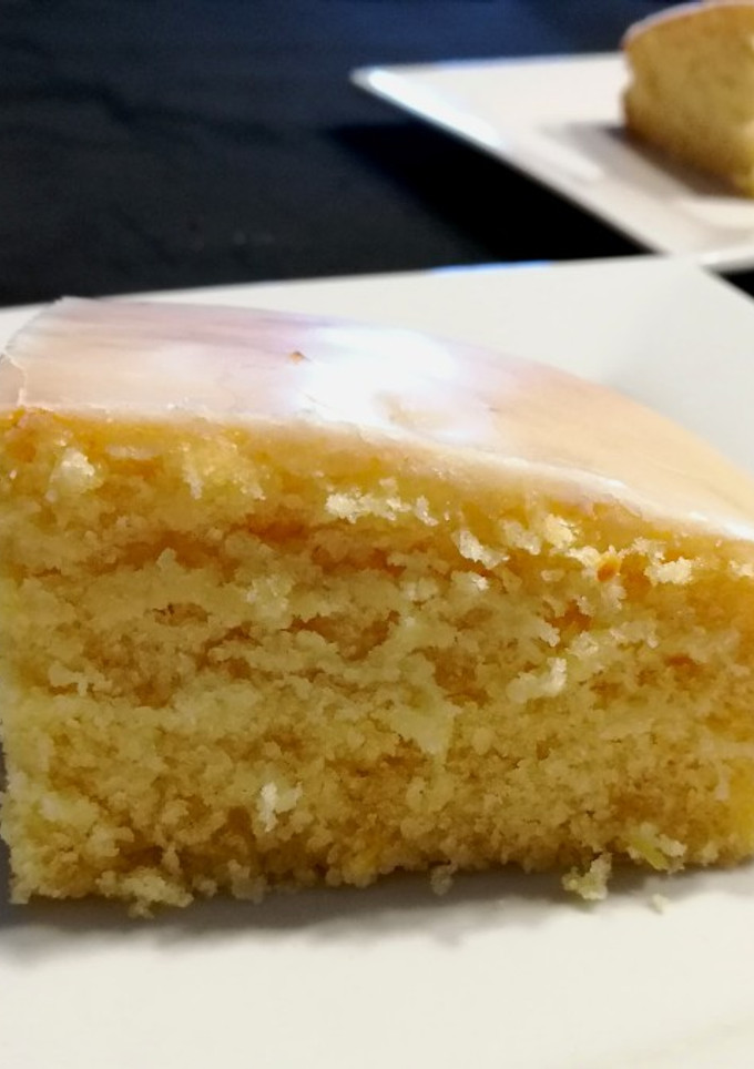Una foto de Brownie de limón y coco 🍋🥥