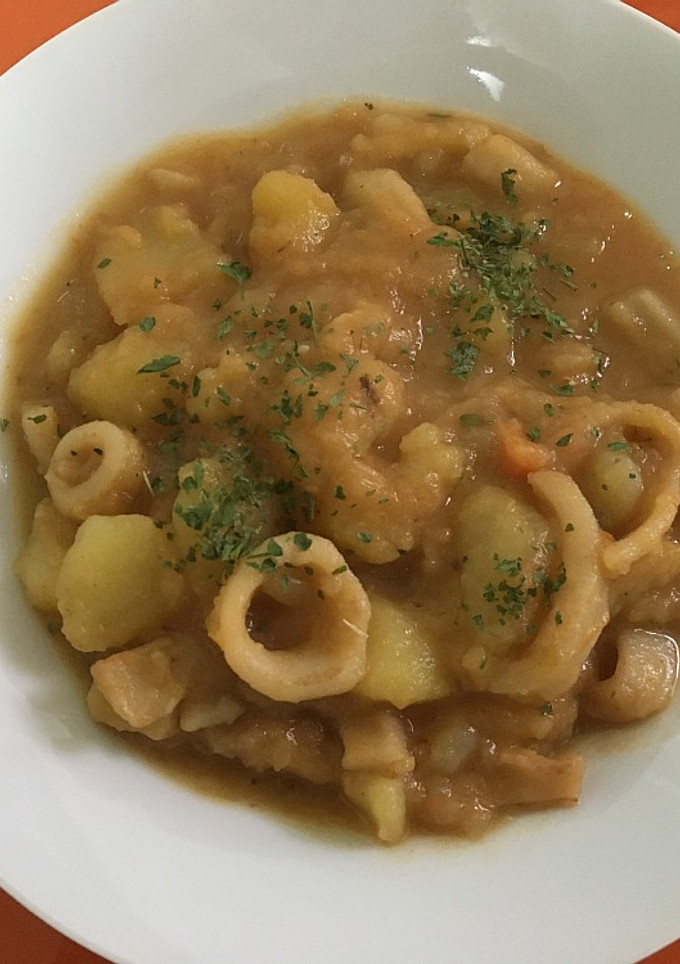 Una foto de Patatas con calamares