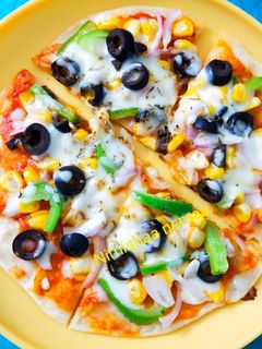 ऑलिव कॉर्न पिज़्ज़ा(Olive corn pizza recipe in Hindi) रेसिपी मुख्य फोटो