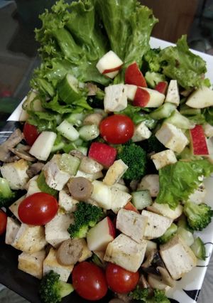 A picture of Power packed broccoli mushroom salad.