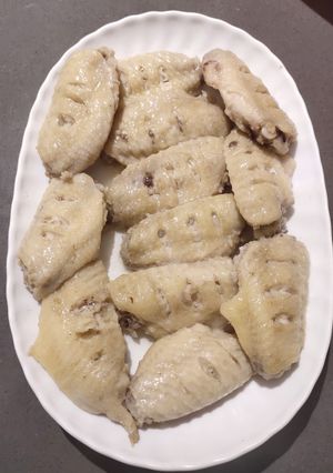 A picture of Steamed Chicken Wings.