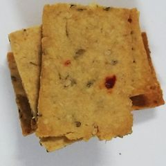 A picture of Oats and whole wheat crackers.
