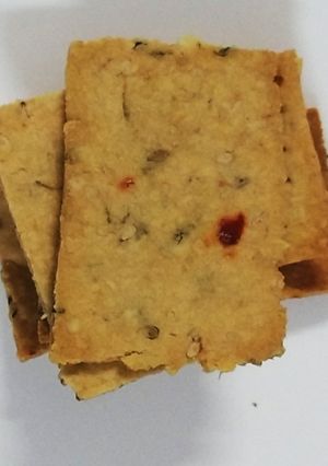 A picture of Oats and whole wheat crackers.
