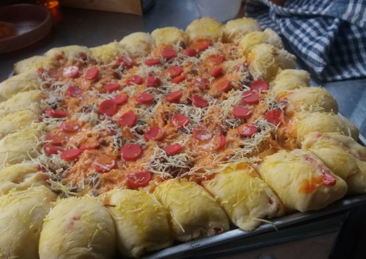 Proses Menyiapkan Cheesy bites meaty lovers pizza jumbo yang Lezat Sekali