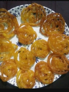 कुरकुरी जलेबी (Kurkuri Jalebi Recipe in Hindi) रेसिपी मुख्य फोटो
