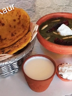 पंजाबी सरसों का साग और मक्की की रोटी([punjabi sarso ka saag aur makke ki roti recipe in hindi) रेसिपी मुख्य फोटो