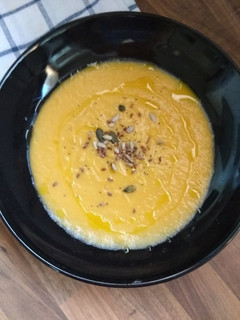 Una foto de Crema de calabaza y pera asadas 🎃🍐 💞