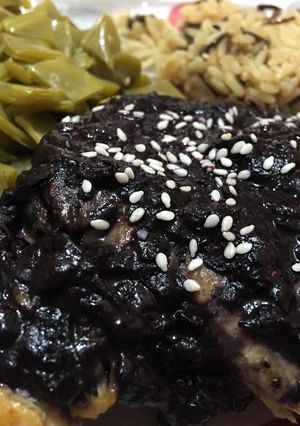 Una foto de Salsa de chagalapoli y vino tinto