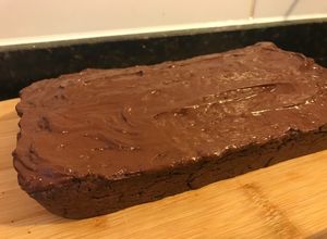 Una foto de Brownie fit con cobertura saludable de chocolate
