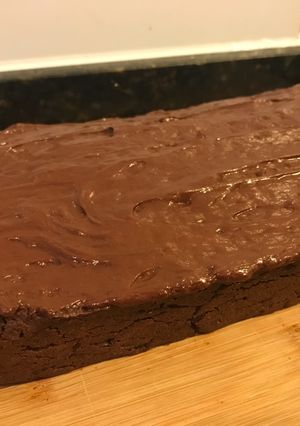 Una foto de Brownie fit con cobertura saludable de chocolate