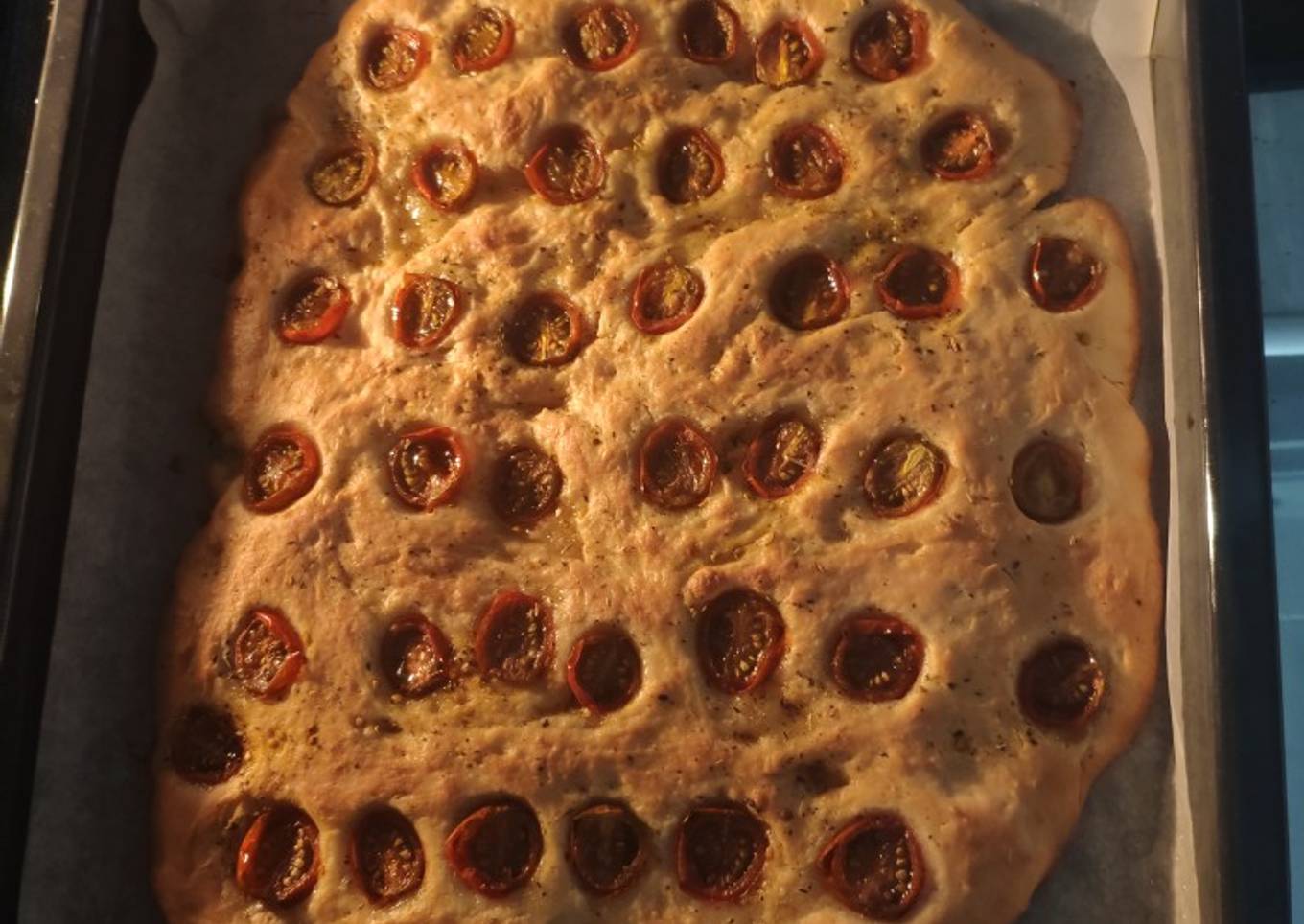 Focaccia de hierbas provenzales y tomate cherry