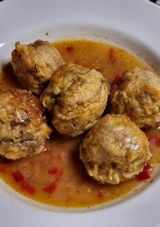 Una foto de Champiñones rellenos en salsa