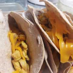 A picture of "Tacos" de pollo a lo argentino.