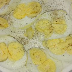 A picture of Boiled eggs.
