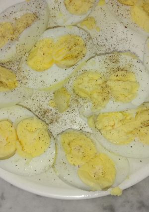 A picture of Boiled eggs.
