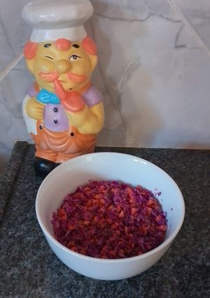 Una foto de Ensalada crocante de repollo colorado y zanahoria con vinagreta de miel y mostaza🤩