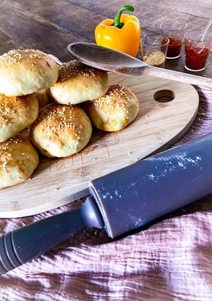 Une photo de Buns farcis au poivron/poulet/fromage