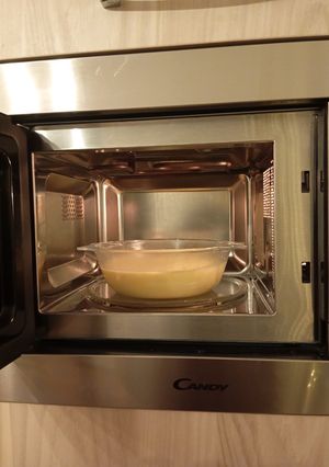 Foto di Crema gialla nel microonde