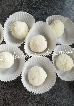 Une photo de Boules coco façon Raffaello