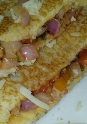टमाटर प्याज़ का सैंडविच(tamatar pyaz ka sandwich recipe in hindi) रेसिपी मुख्य फोटो