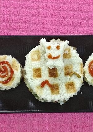 A picture of Round cheese waffle sandwich.