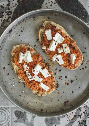 Φωτογραφία της συνταγής Pesto από πιπεριά Φλωρίνης με καρύδια