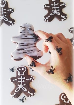 Una foto de Galletas esqueleto para halloween (sabor chocolate)