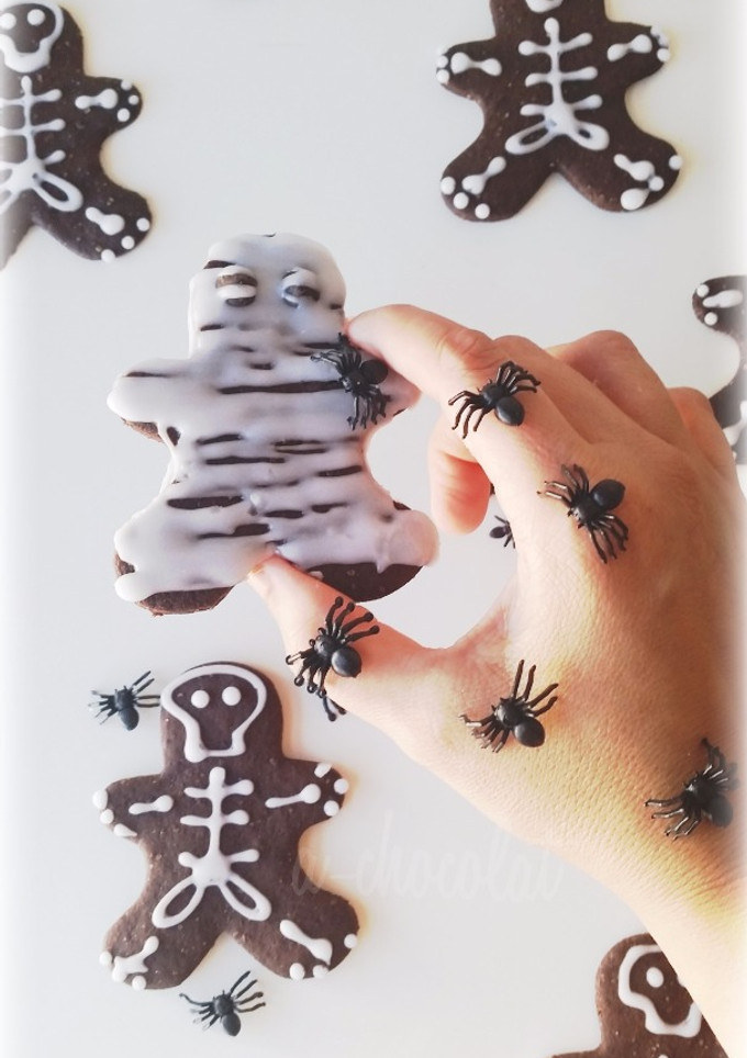 Una foto de Galletas esqueleto para halloween (sabor chocolate)