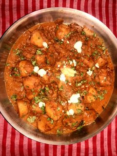 আলু বাটার মশালা (Aloo butter masala recipe in bengali) রেসিপির প্রধান ছবি