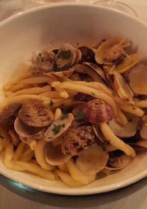 Foto di Strozzapreti in salsa di Vongole