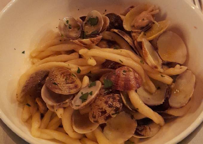 Strozzapreti in salsa di Vongole