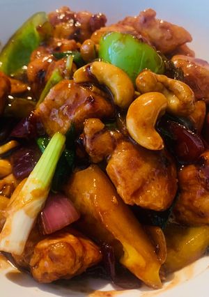 থাই স্টাইল ক্যাশু চিকেন (thai style cashew chicken recipe in Bengali) রেসিপির প্রধান ছবি