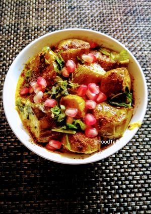 A picture of Dahi Baingan with roasted cumins powder.