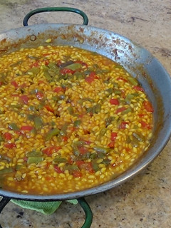 Una foto de Paella de verduras