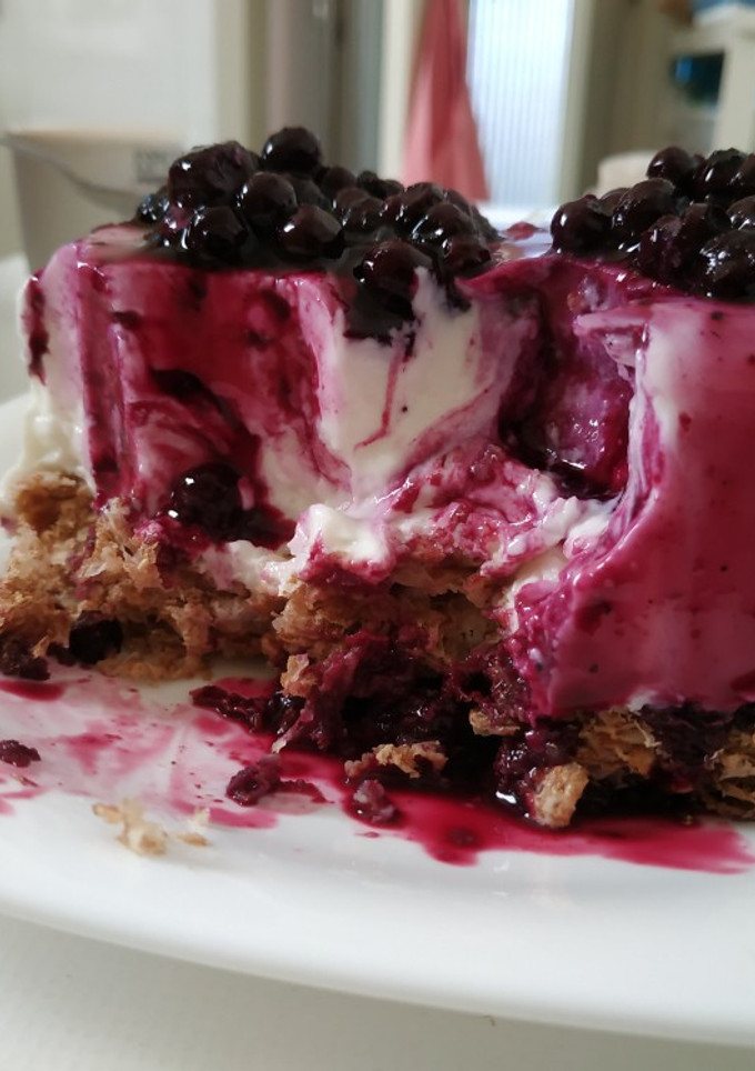 Una foto de Tarta de queso y arándanos fit