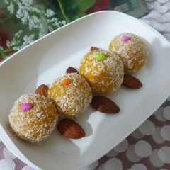 A picture of Mango Coconut Ladoo.