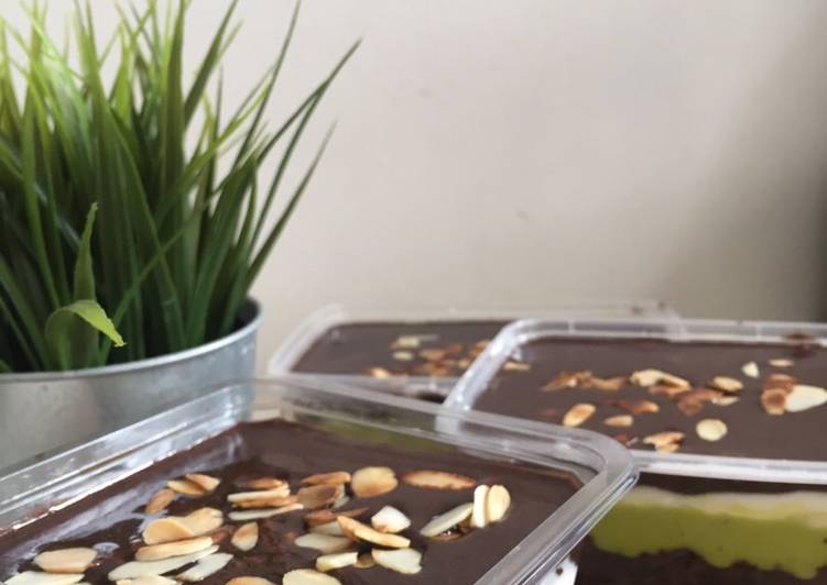 Dessert box browkat (brownies alpukat)